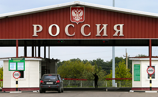Половина россиян ждут от властей ограничений права на выезд